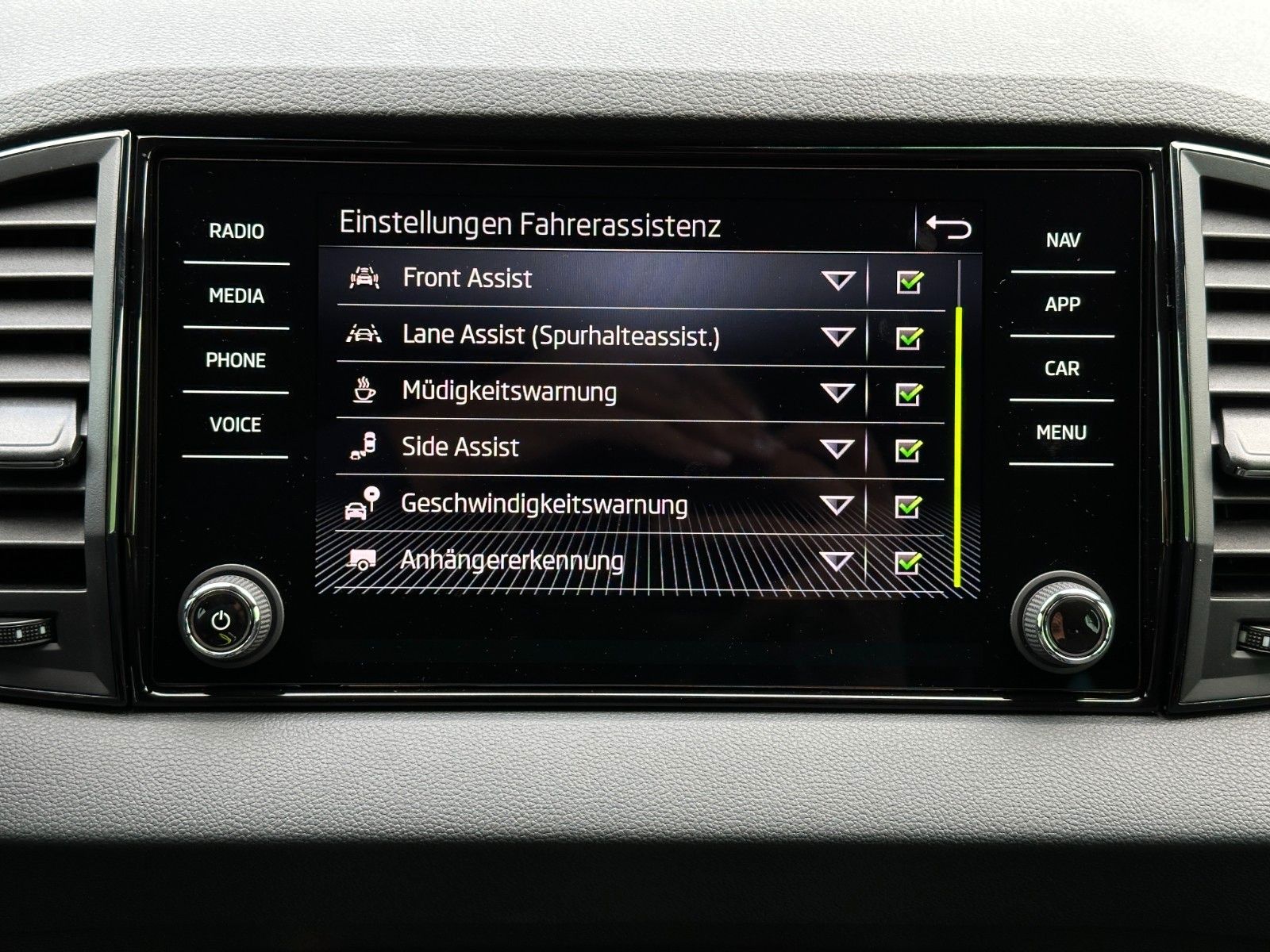 Skoda 150PS 4x4 DSG Sportline Side Assist eHK LM19"AHK