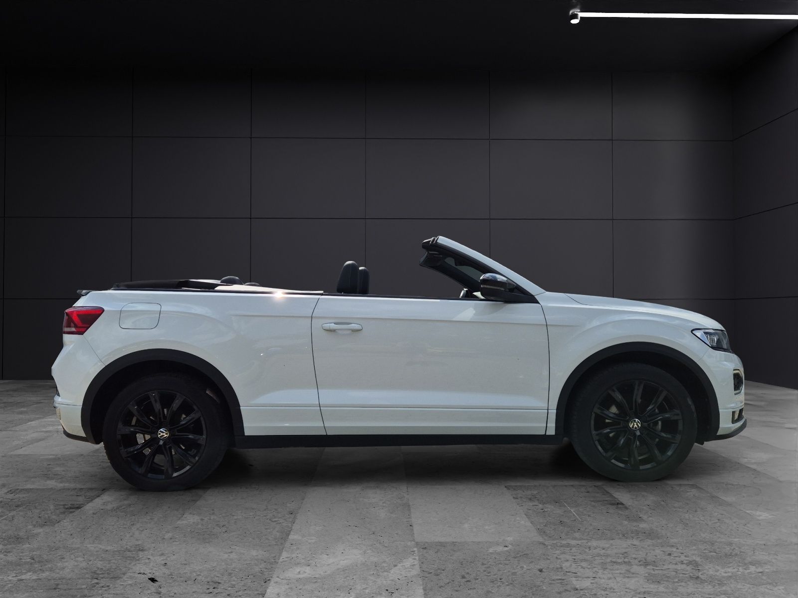 Volkswagen T-Roc TSI R-Line - Samsaru's Car Outlet