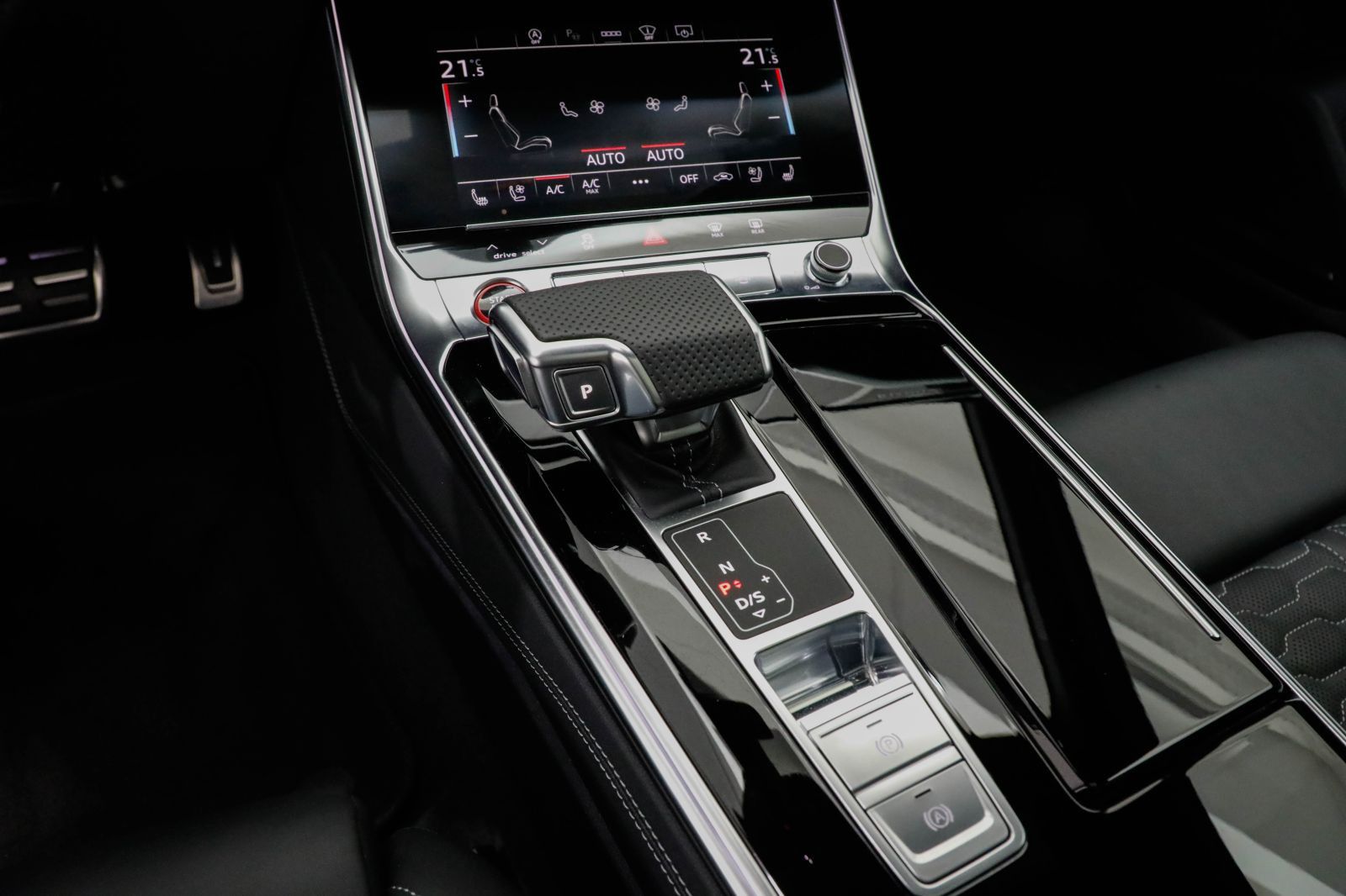 Audi RS 6 Avant AHK Matrix HUD Keramik Pano 305km/h