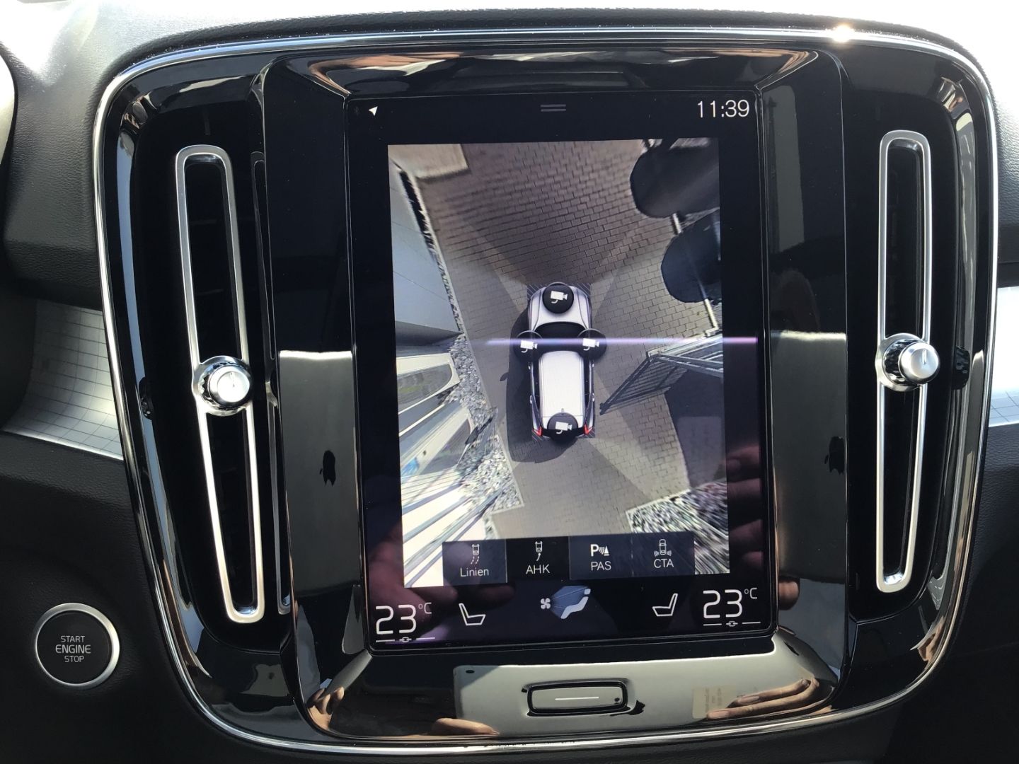 Volvo XC40 T3 Momentum Pro - Samsaru's Car Outlet