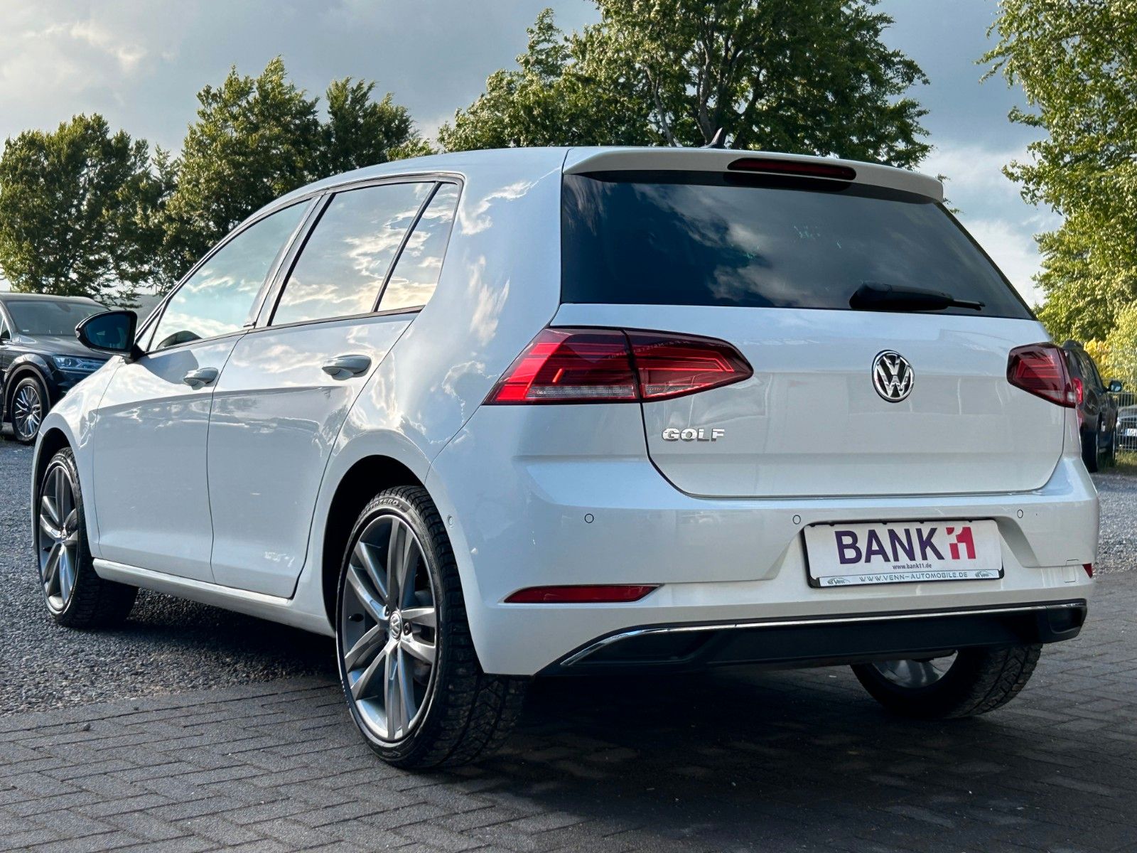 Volkswagen Golf VII Lim. IQ.DRIVE - Samsaru's Car Outlet