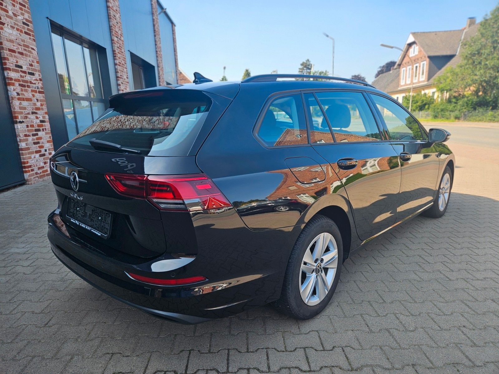 Volkswagen Golf VIII 2.0 TDI Variant Life - Samsaru's Car Outlet