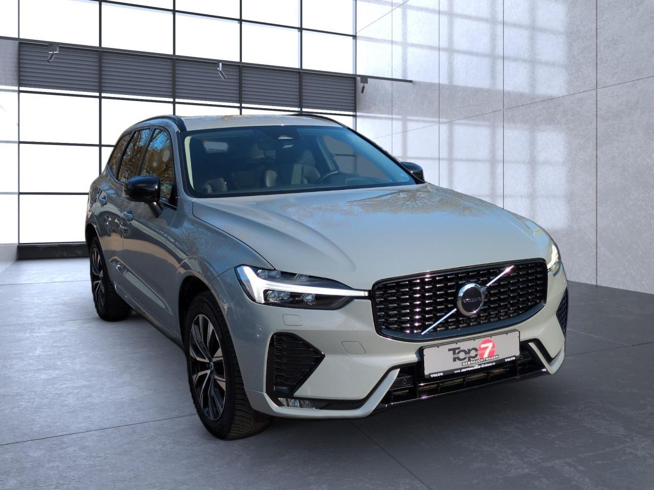 Volvo XC60 B4 (Diesel) Plus Dark 2WD Automatik Navi