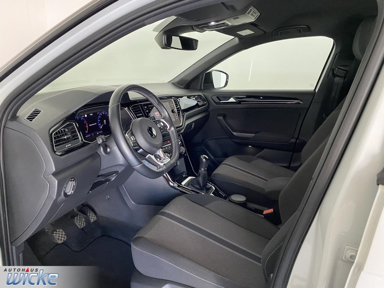 Volkswagen T-Roc 1.5 TSI Style - Samsaru's Car Outlet