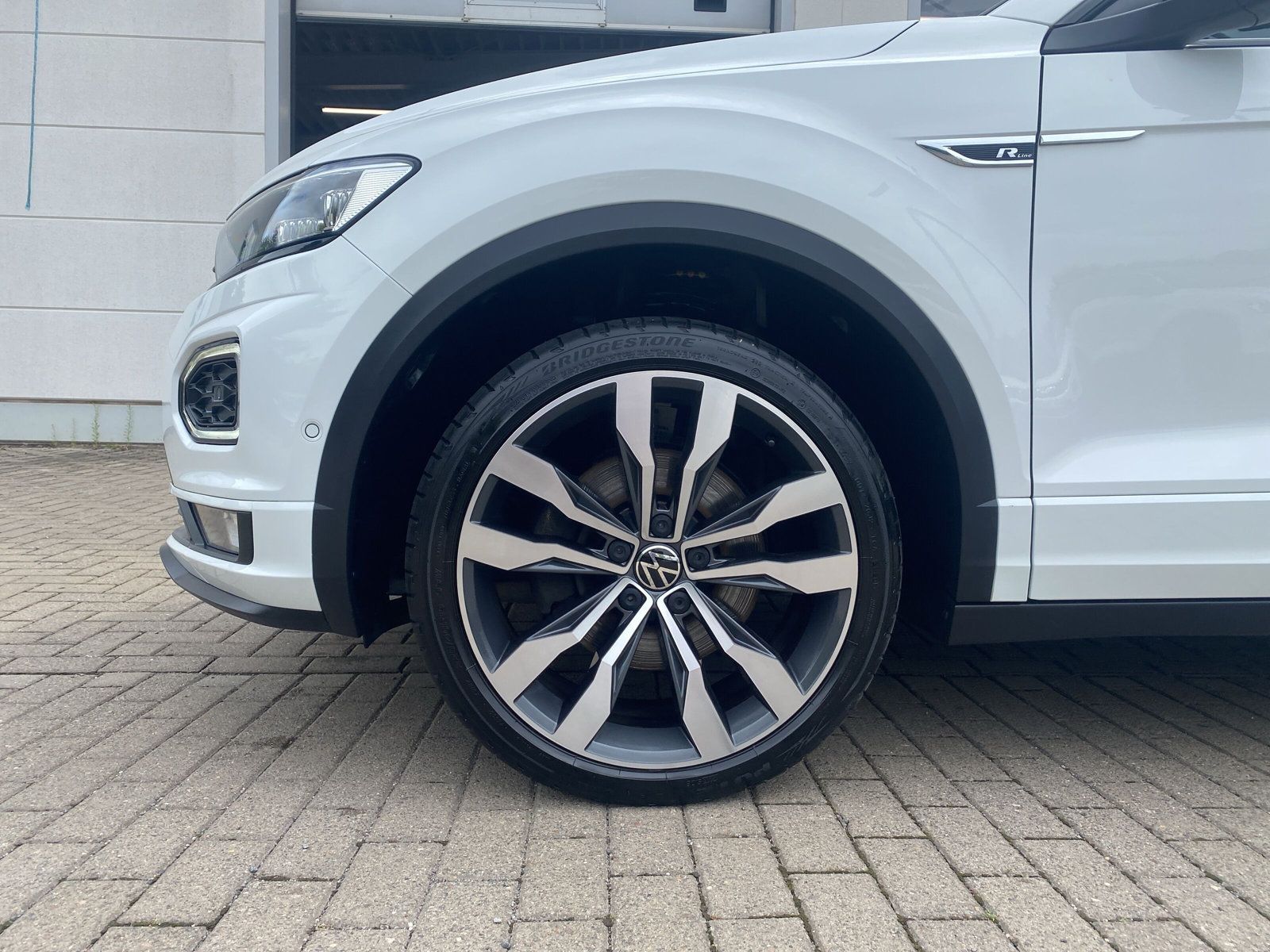 Volkswagen T-Roc 1.5 TSI DSG R-Line - Samsaru's Car Outlet