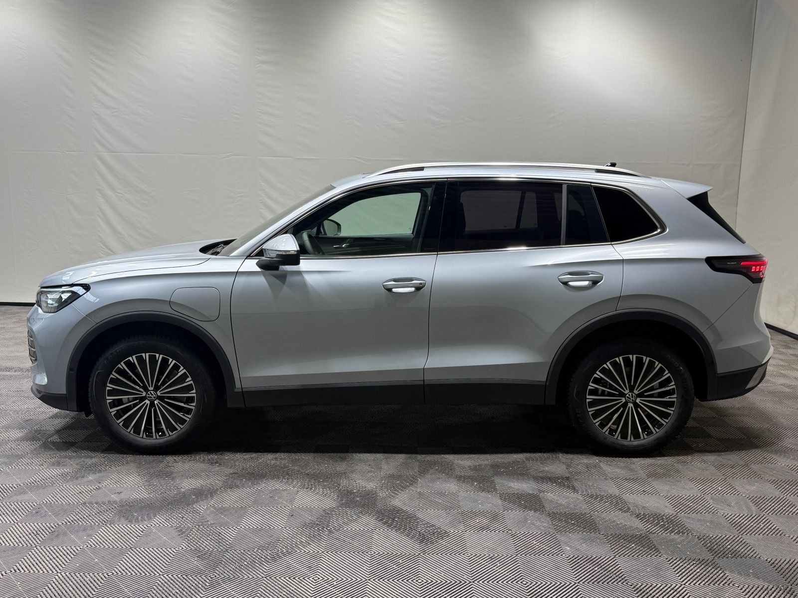 Volkswagen Tiguan Elegance 1.5 eHybrid | AHK MATRIX ACC DCC