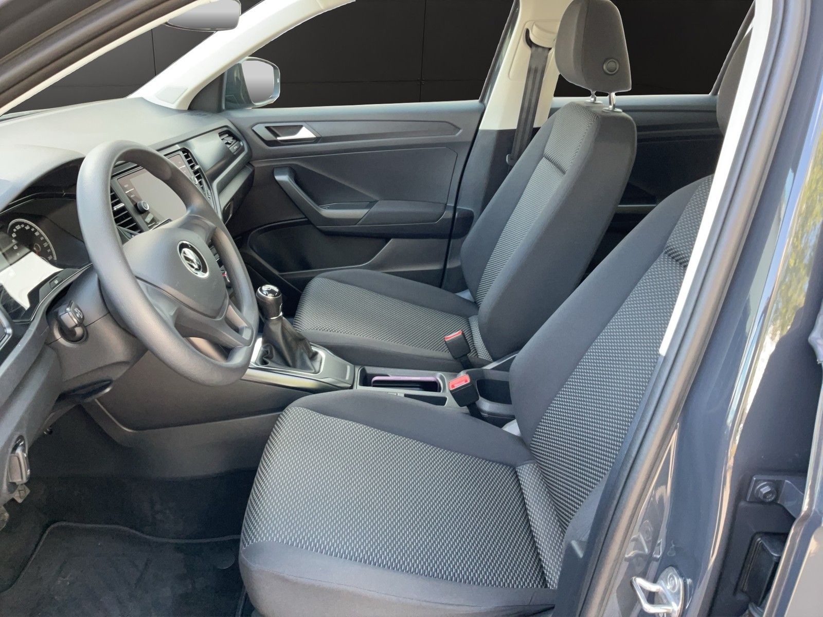 Volkswagen T-Roc 1.0 TSI - Samsaru's Car Outlet