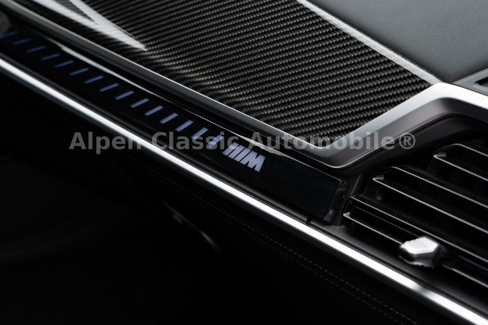 BMW X6 M60 i xDrive B&W, HUD, PANO, AHK, Massage