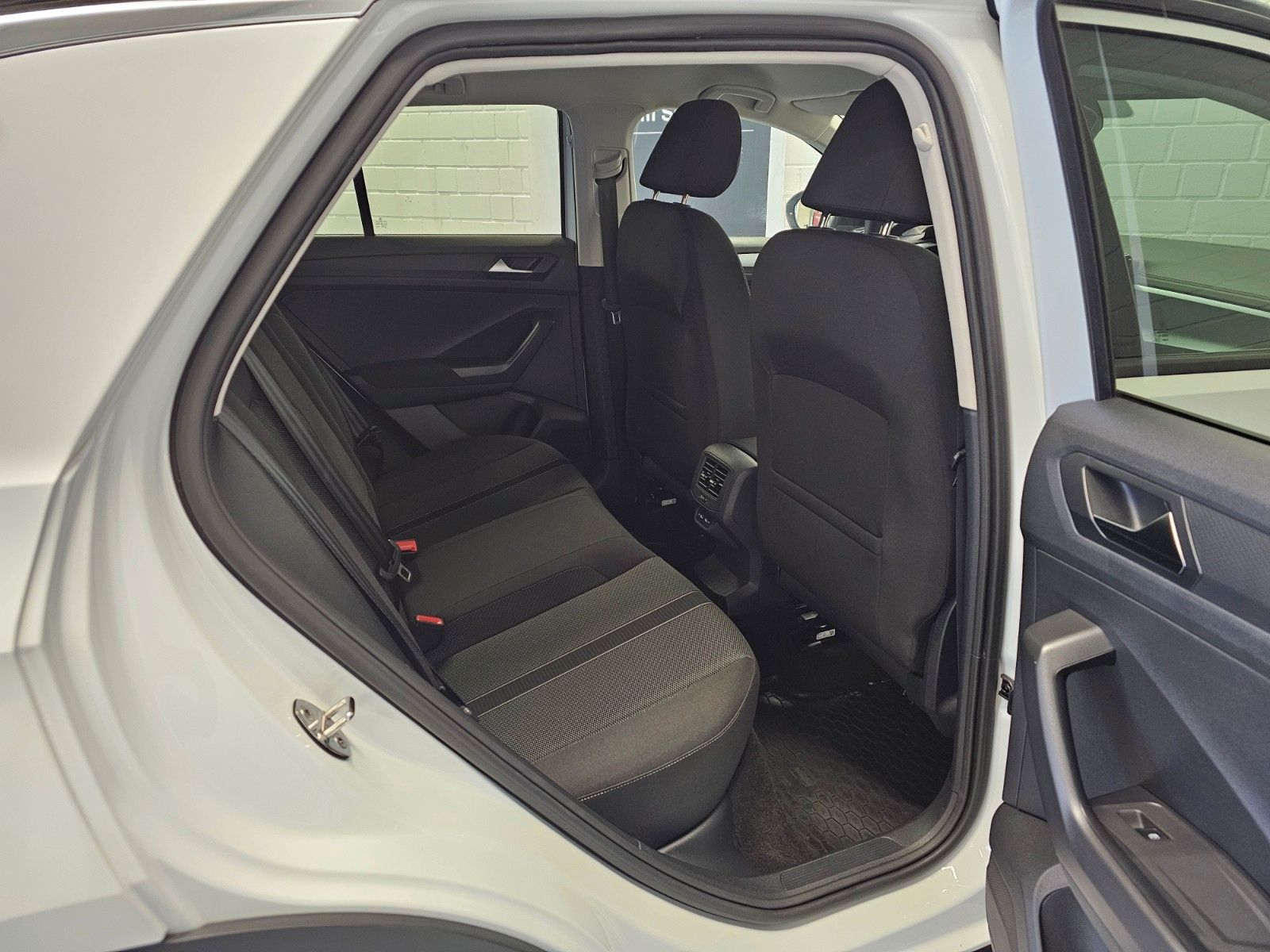Volkswagen T-Roc 1.5 TSI Life - Samsaru's Car Outlet