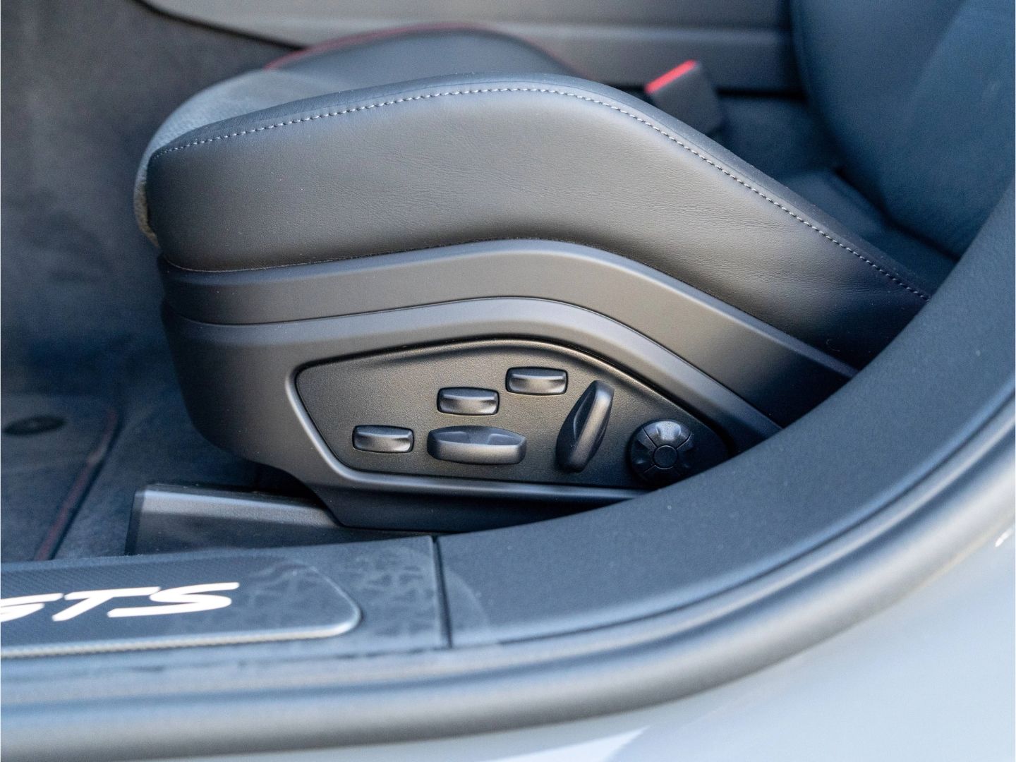 Porsche Panamera GTS HD Matrix,HEAD UP,PANO