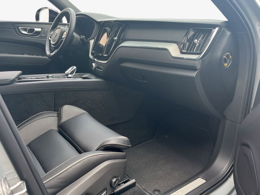 Volvo XC60 T6 AWD Plug-in Hybrid Plus Dark