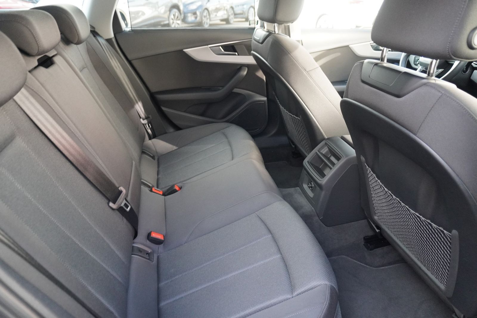 Audi A4 35 2.0 TDI Avant - Samsaru's Car Outlet