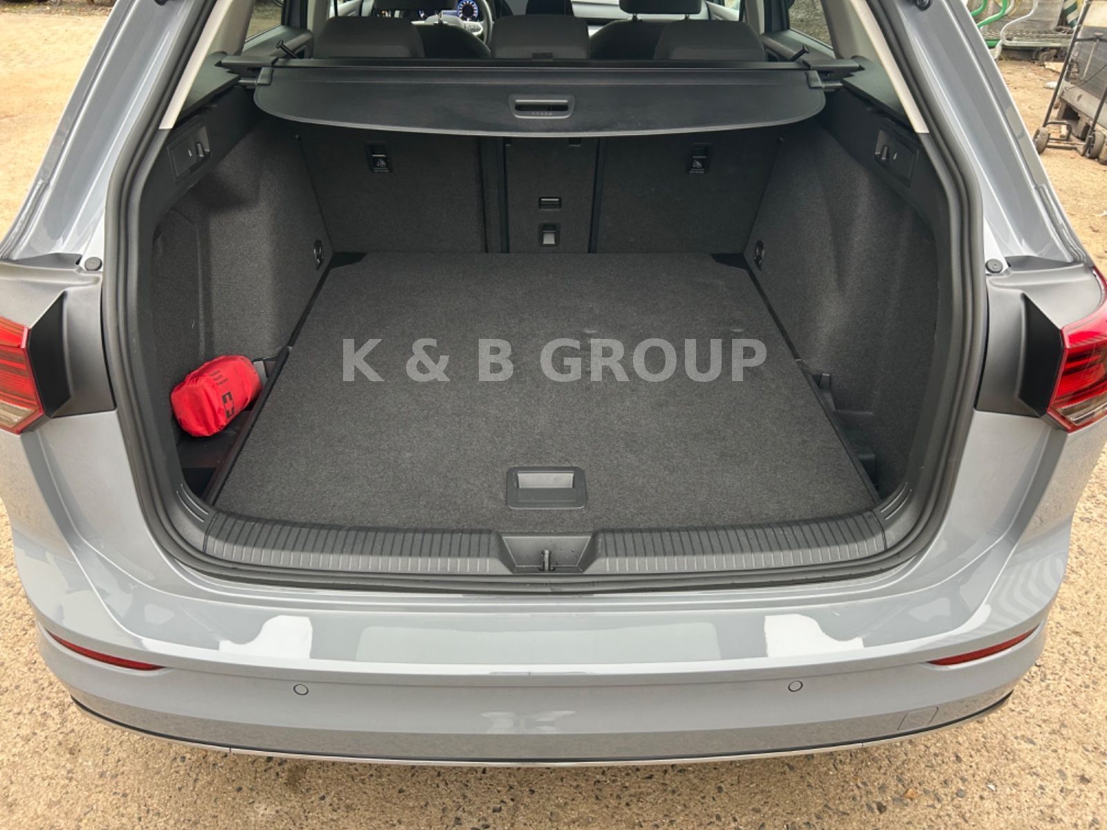 Volkswagen Golf 8 2.0 Variant Style DSG - Samsaru's Car Outlet