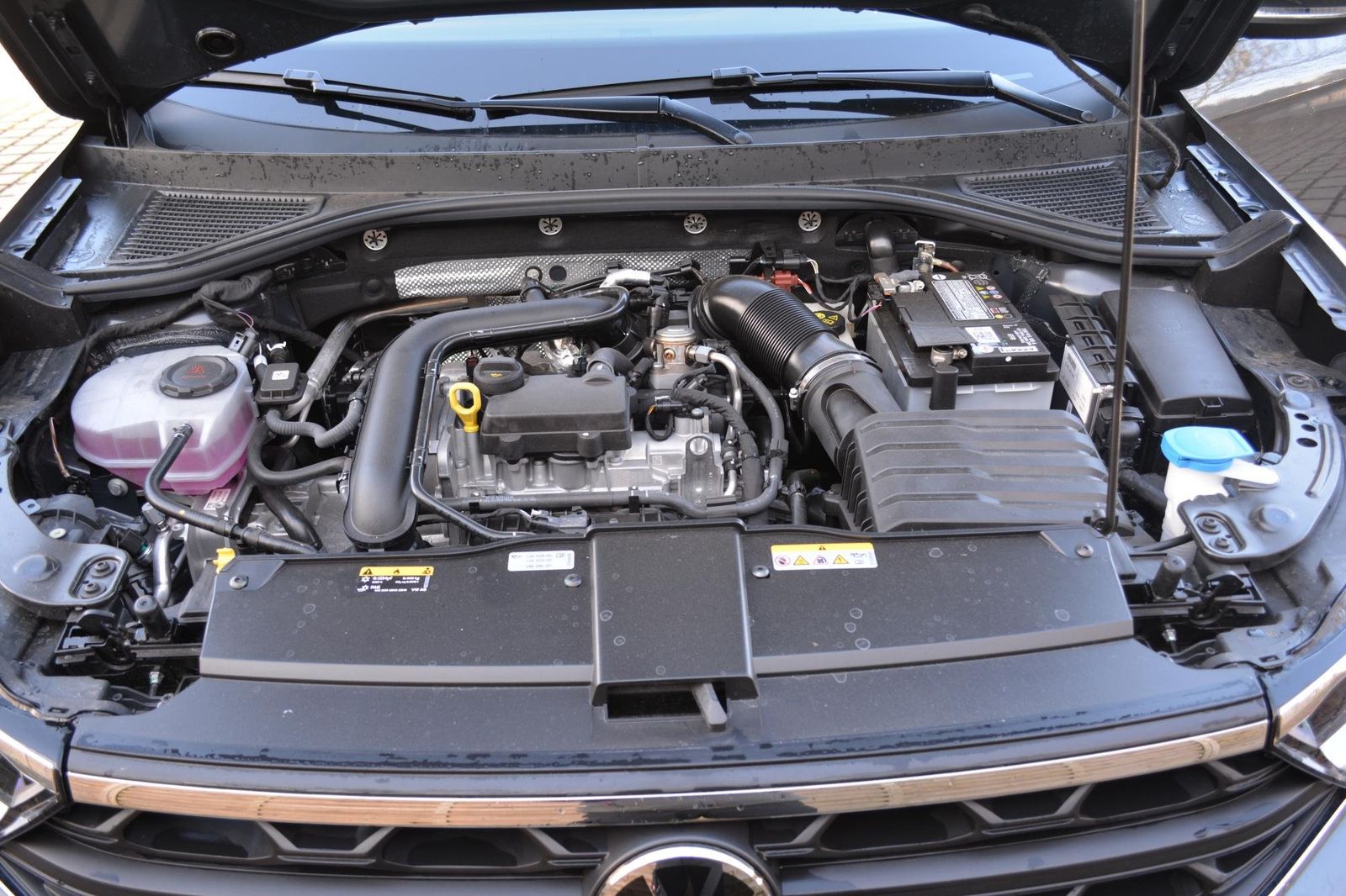 Volkswagen T-Roc Life Plus - Samsaru's Car Outlet