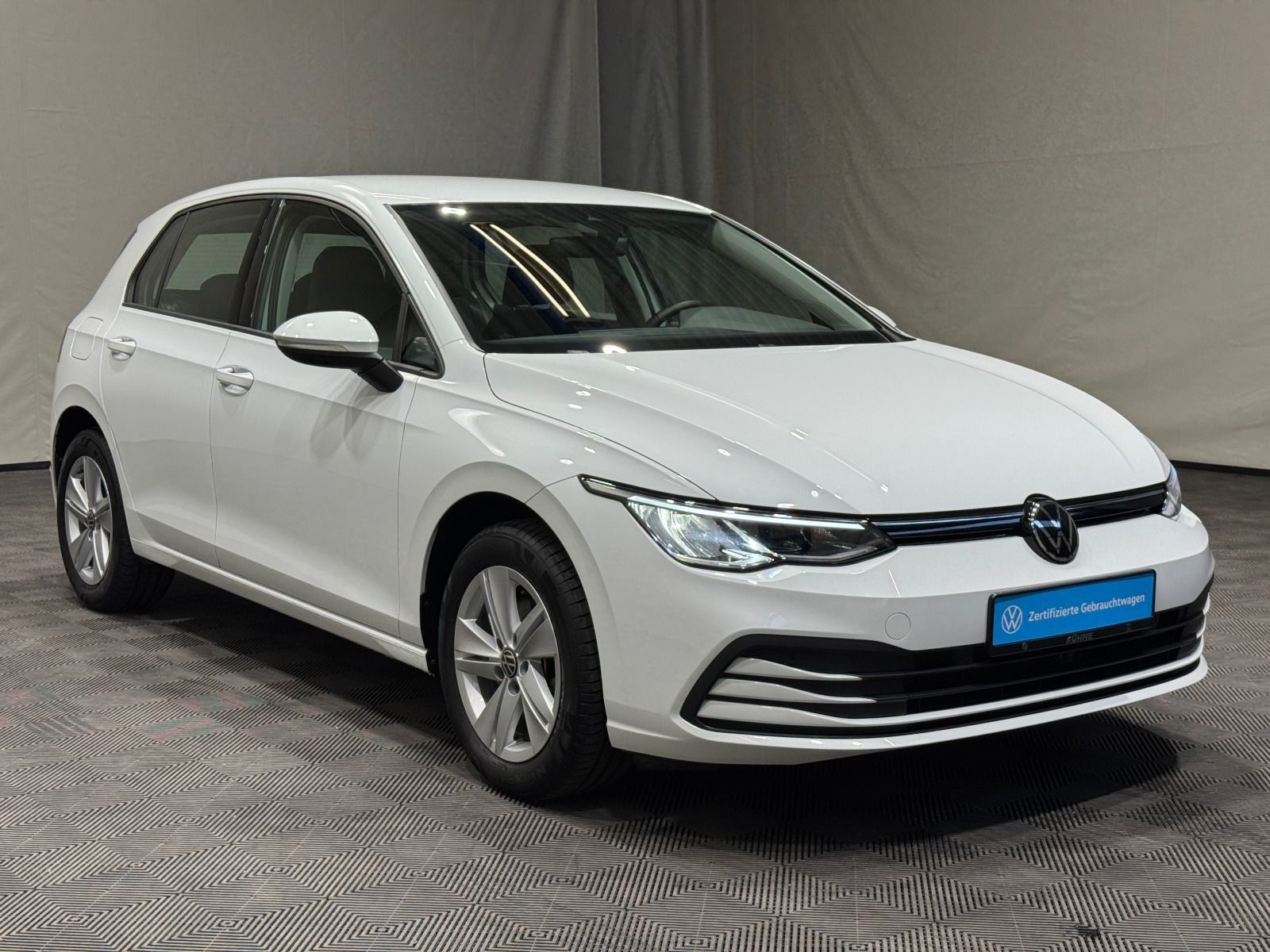 Volkswagen Golf Life 1.0 TSI - Samsaru's Car Outlet