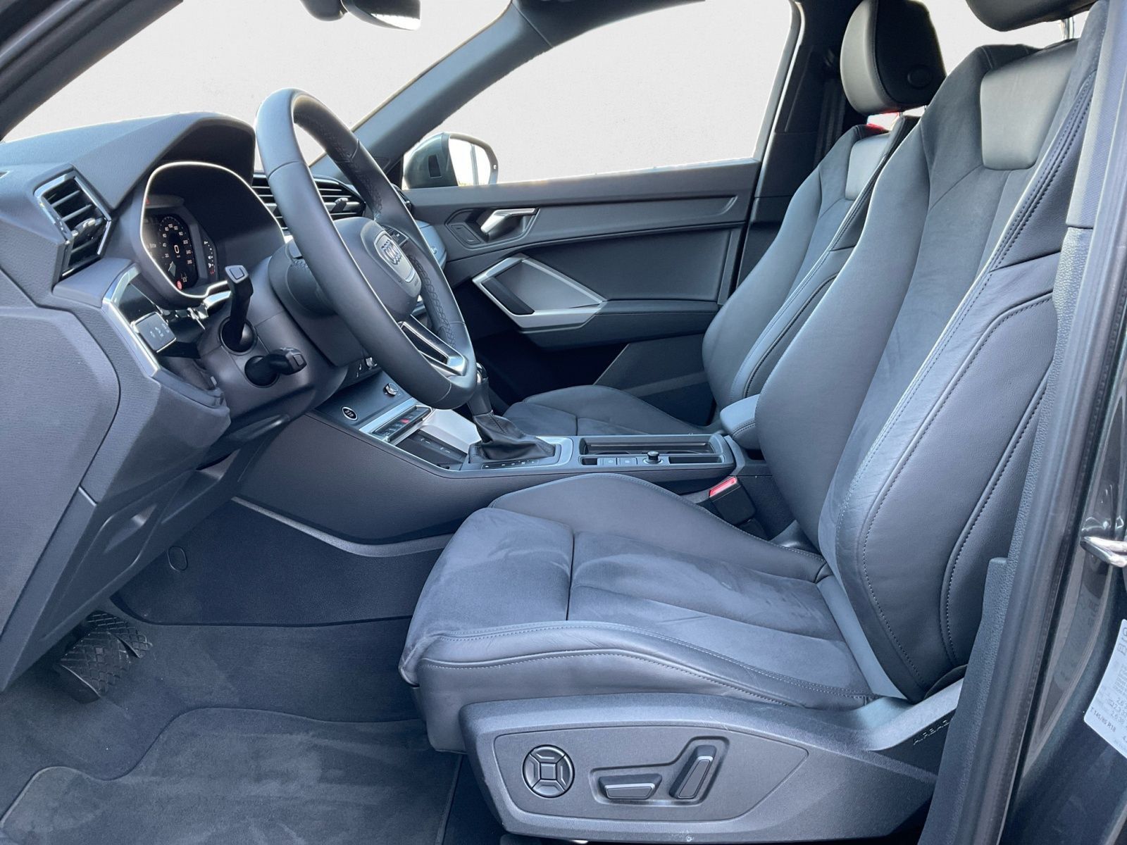 Audi Q3 Sportback 40 TFSI quattro S line - Samsaru's Car Outlet