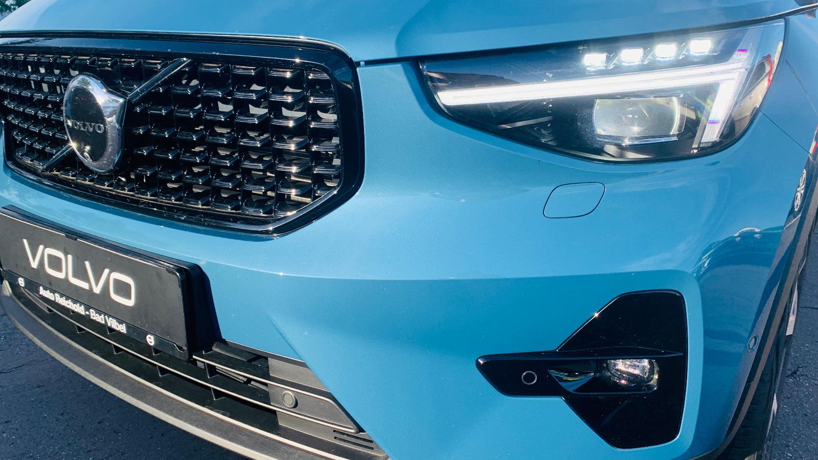 Volvo XC40 B3 Plus Dark AHK Pano ACC Pilot Navi 360°