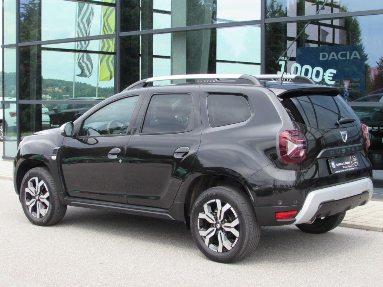 Dacia Duster TCe 130 Prestige 2WD - Samsaru's Car Outlet