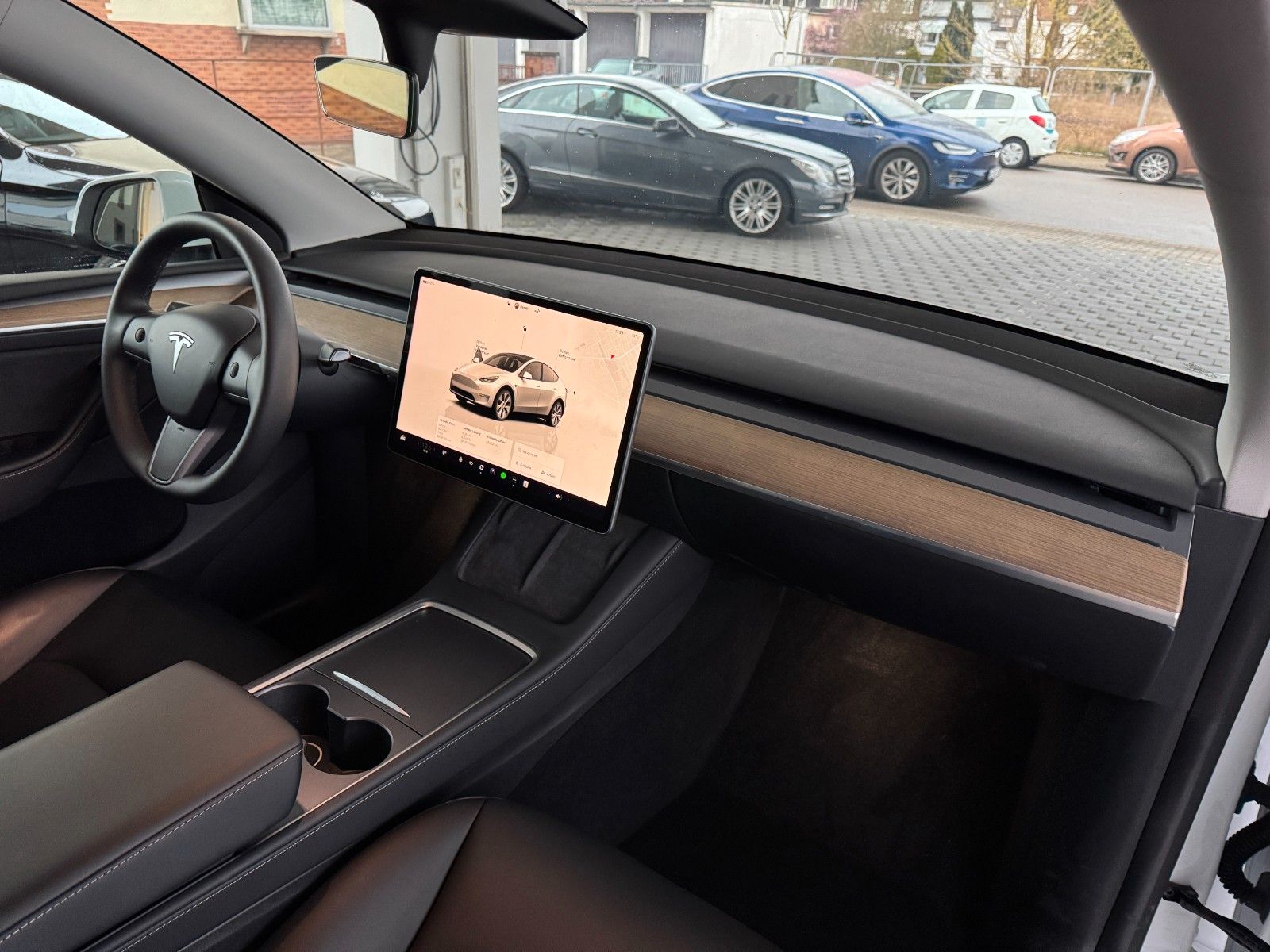 Tesla Model Y Premium Lang Range Allrad/581km 93% /AHK