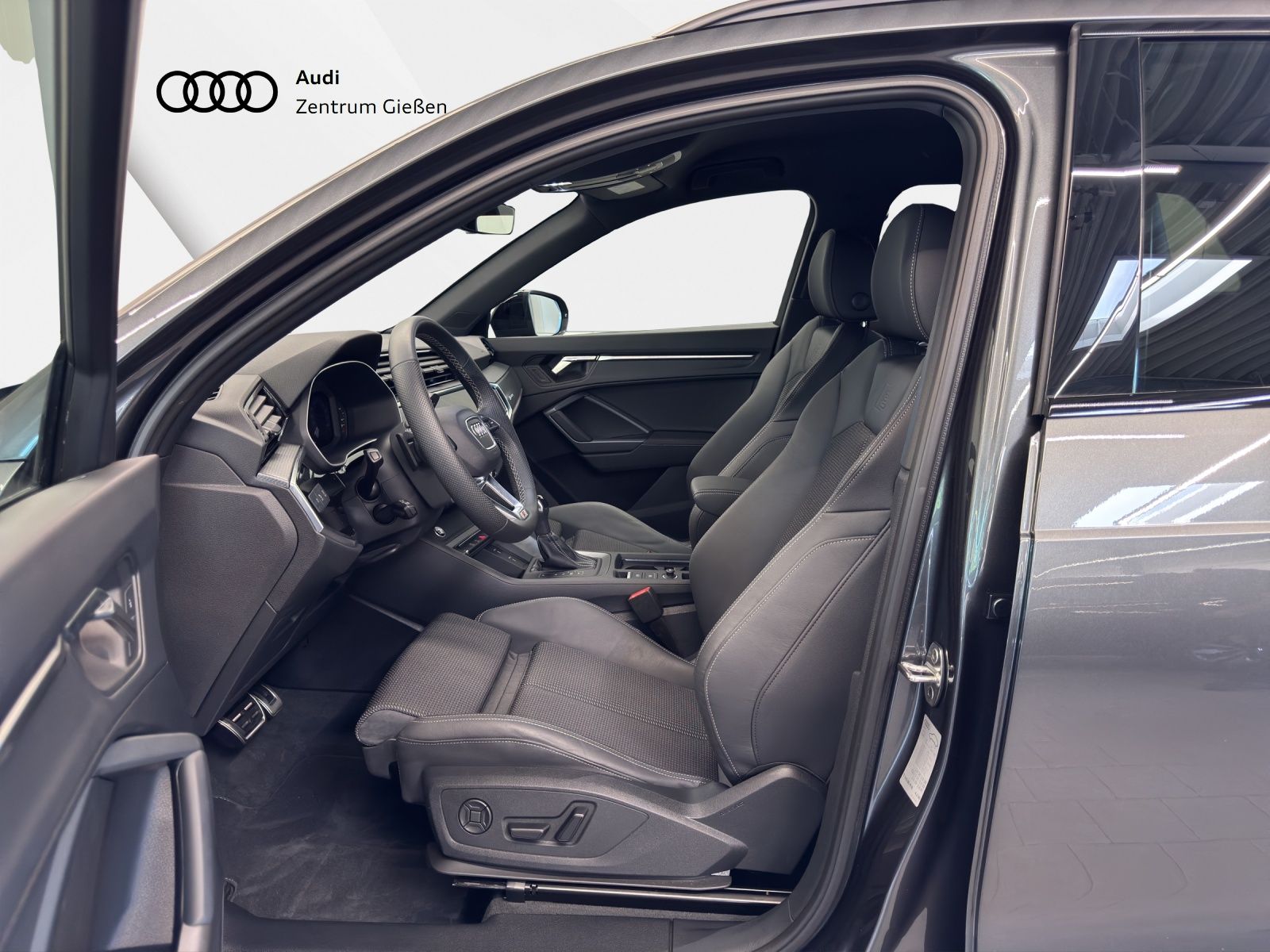 Audi Q3 40 TFSI quattro S line Black - Samsaru's Car Outlet