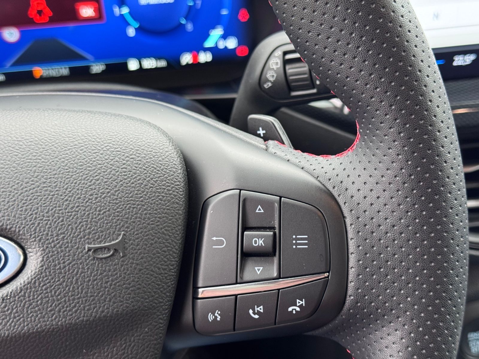 Ford Focus Turnier ST-Line X GROSSES-NAVI,AUTOMATIK
