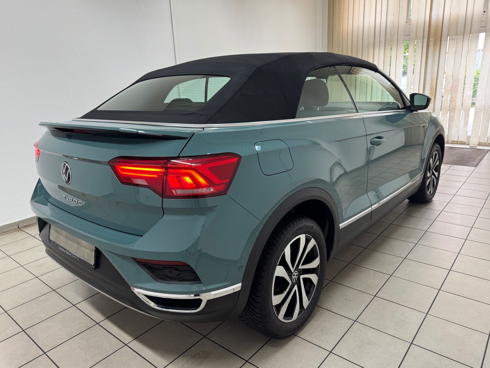 Volkswagen T-Roc Active - Samsaru's Car Outlet
