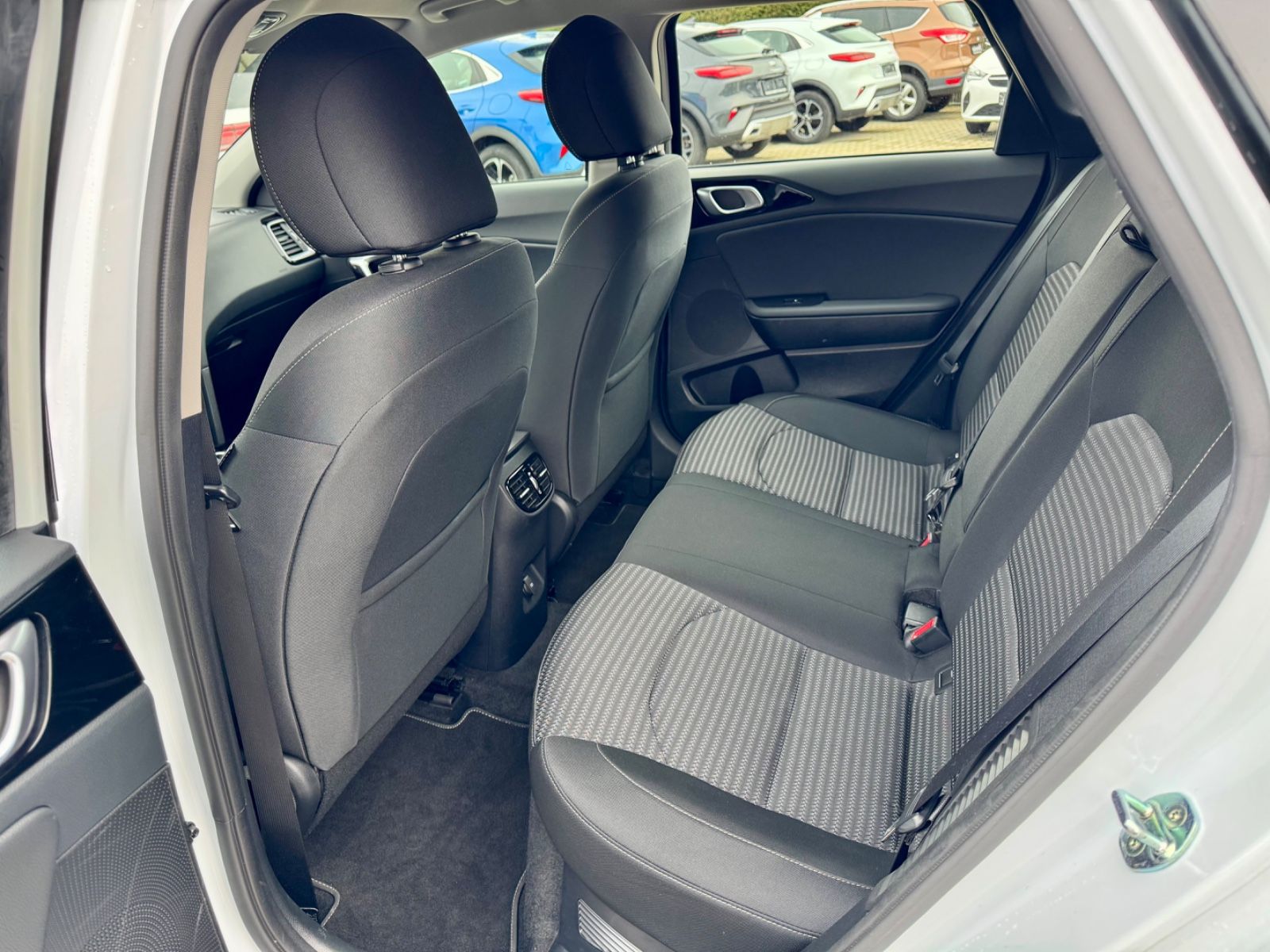 Kia cee'd - Samsaru's Car Outlet
