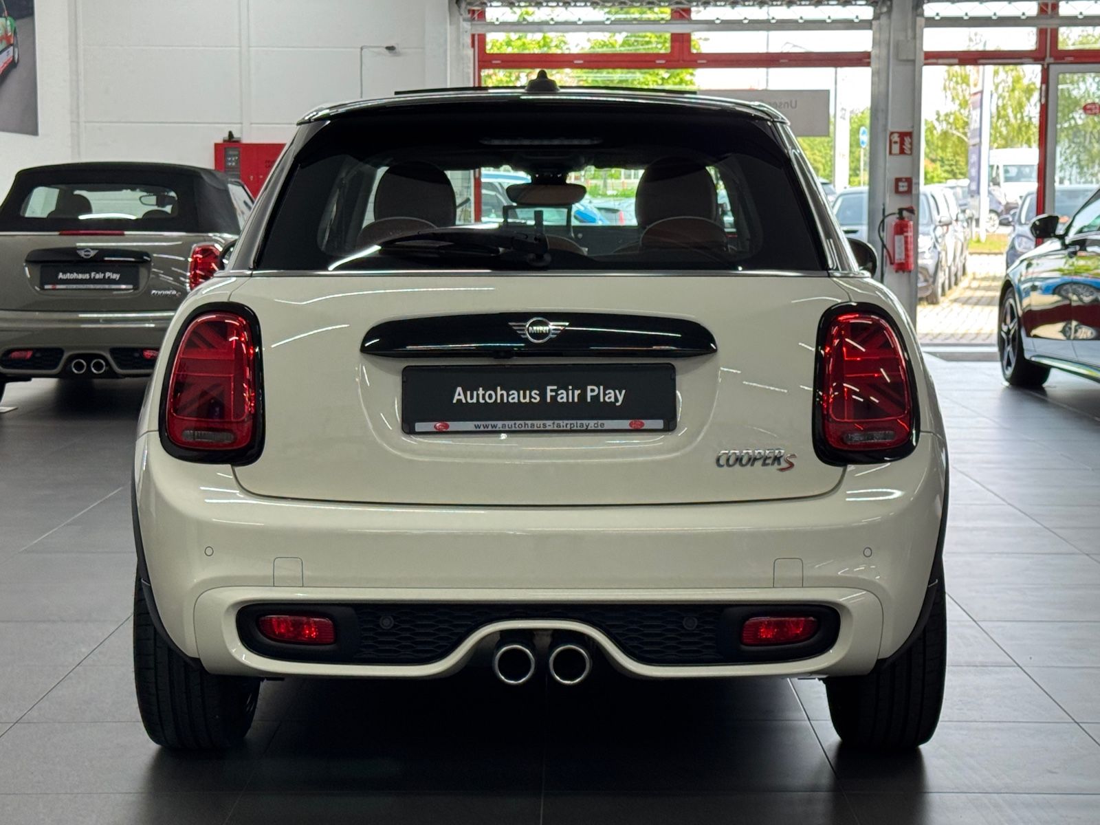 MINI Cooper S Aut. - Samsaru's Car Outlet