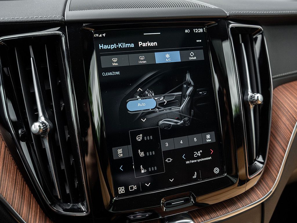 Volvo XC60 T8 AWD Ultra Dark