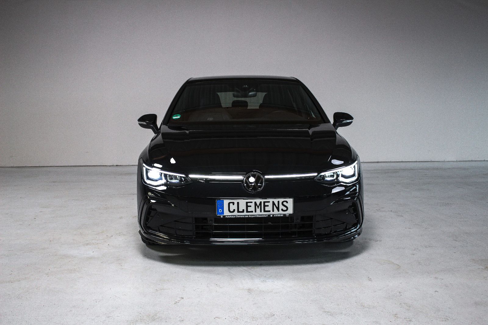 Volkswagen Golf R-Line Black - Samsaru's Car Outlet