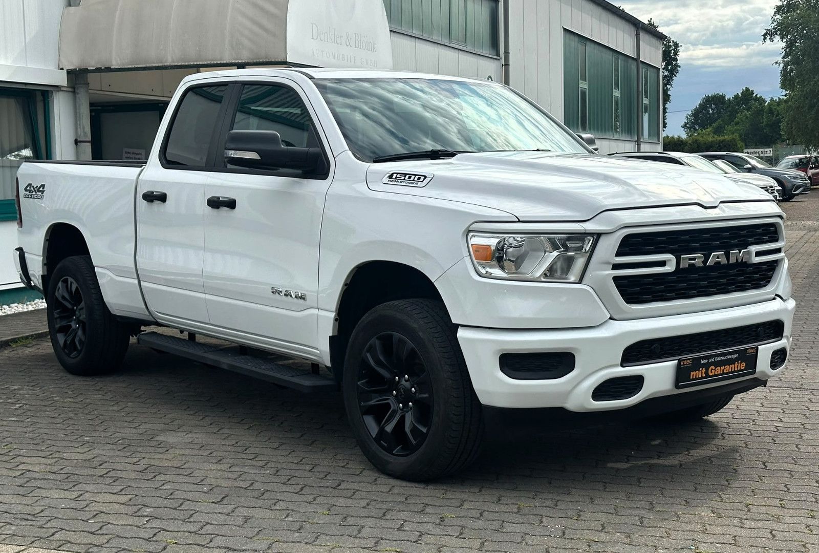 Dodge RAM 1500 5.7l 4x4 Quad Cab , Navi-App