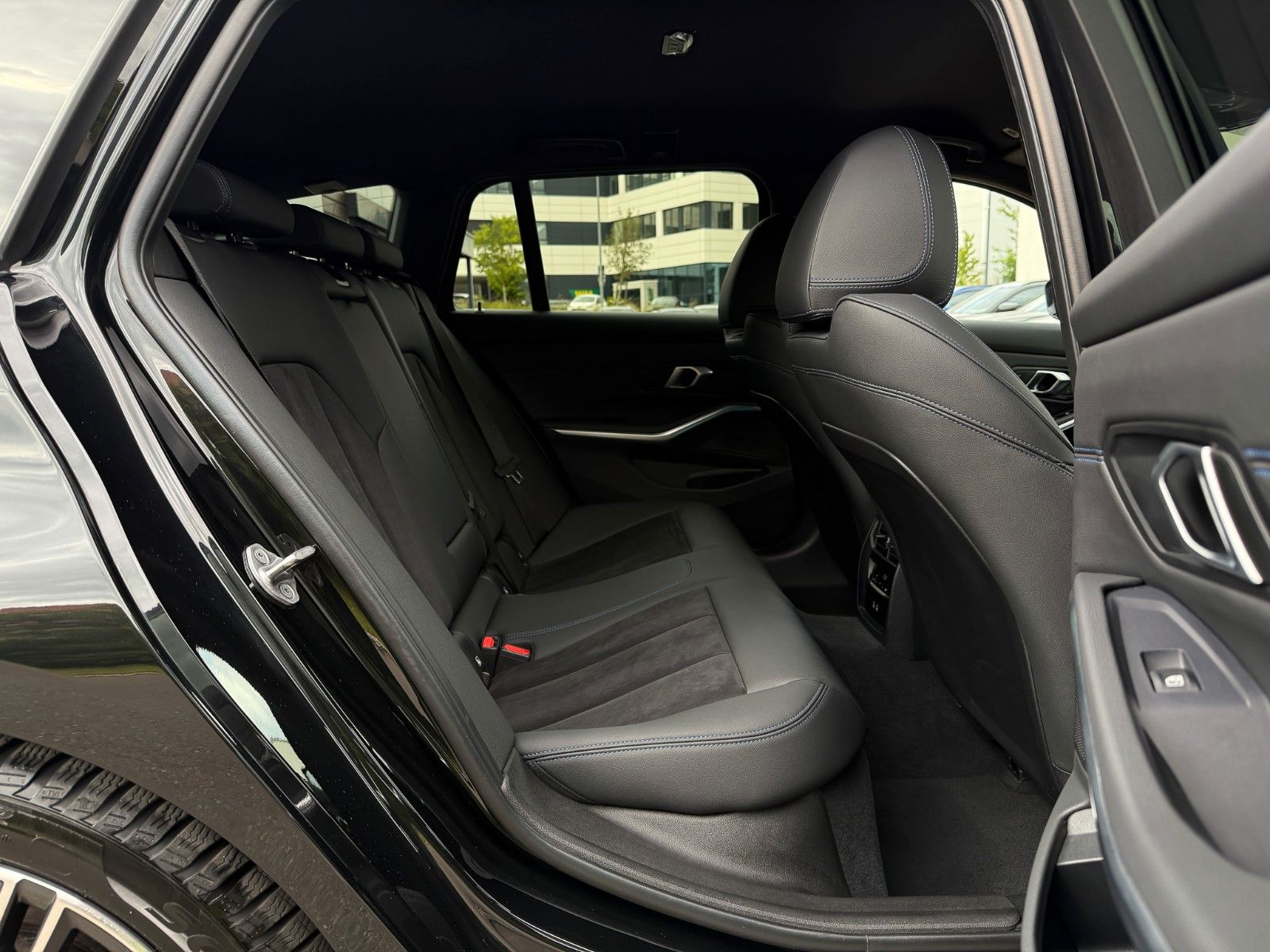 BMW 330 i M Sport - Samsaru's Car Outlet