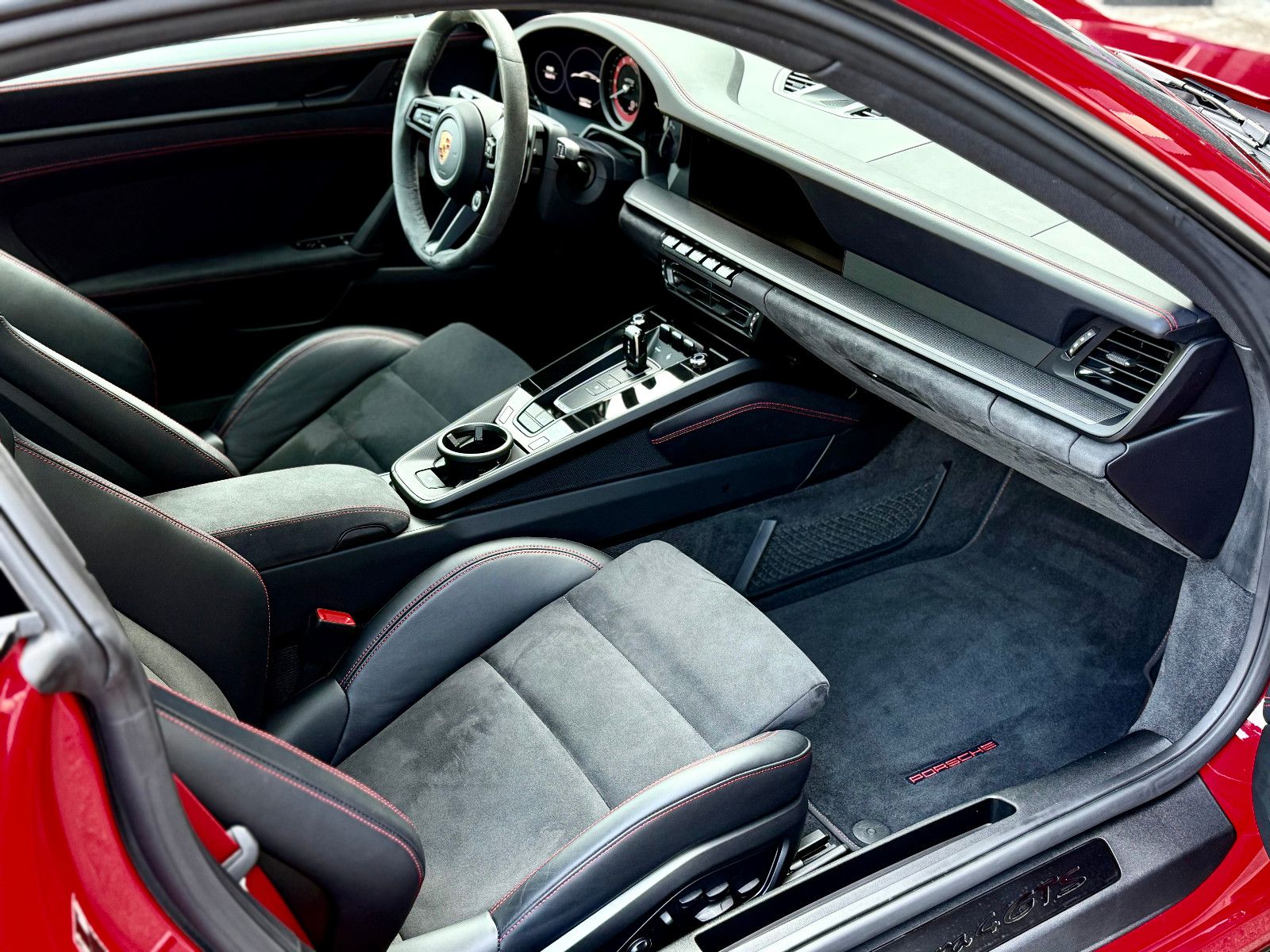 Porsche 911 Carrera 4 GTS
