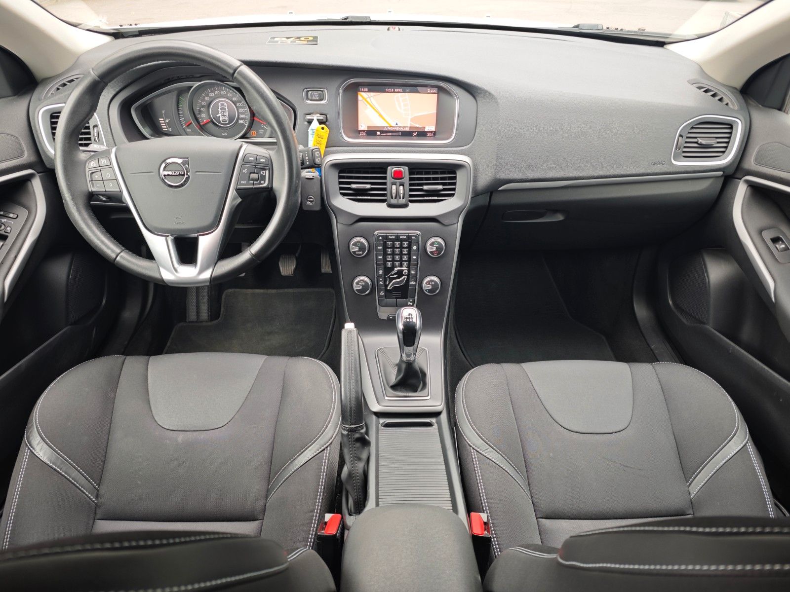 Volvo V40 2.0d MOMENTUM*NAVI*PDC*VOLL-LED*KLIMAAUTO.*