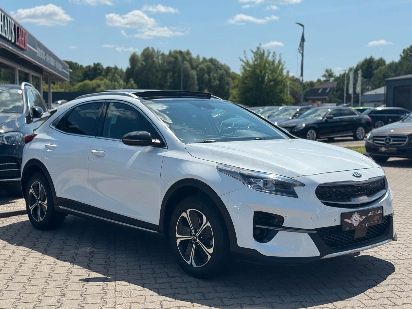 Kia XCeed 1.6 Plug-in Hybrid Platinum Edition - Samsaru's Car Outlet