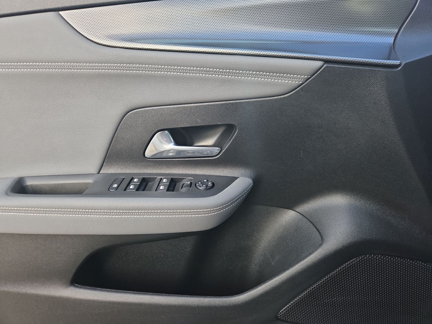 Opel Mokka-e ELEGANCE - Samsaru's Car Outlet