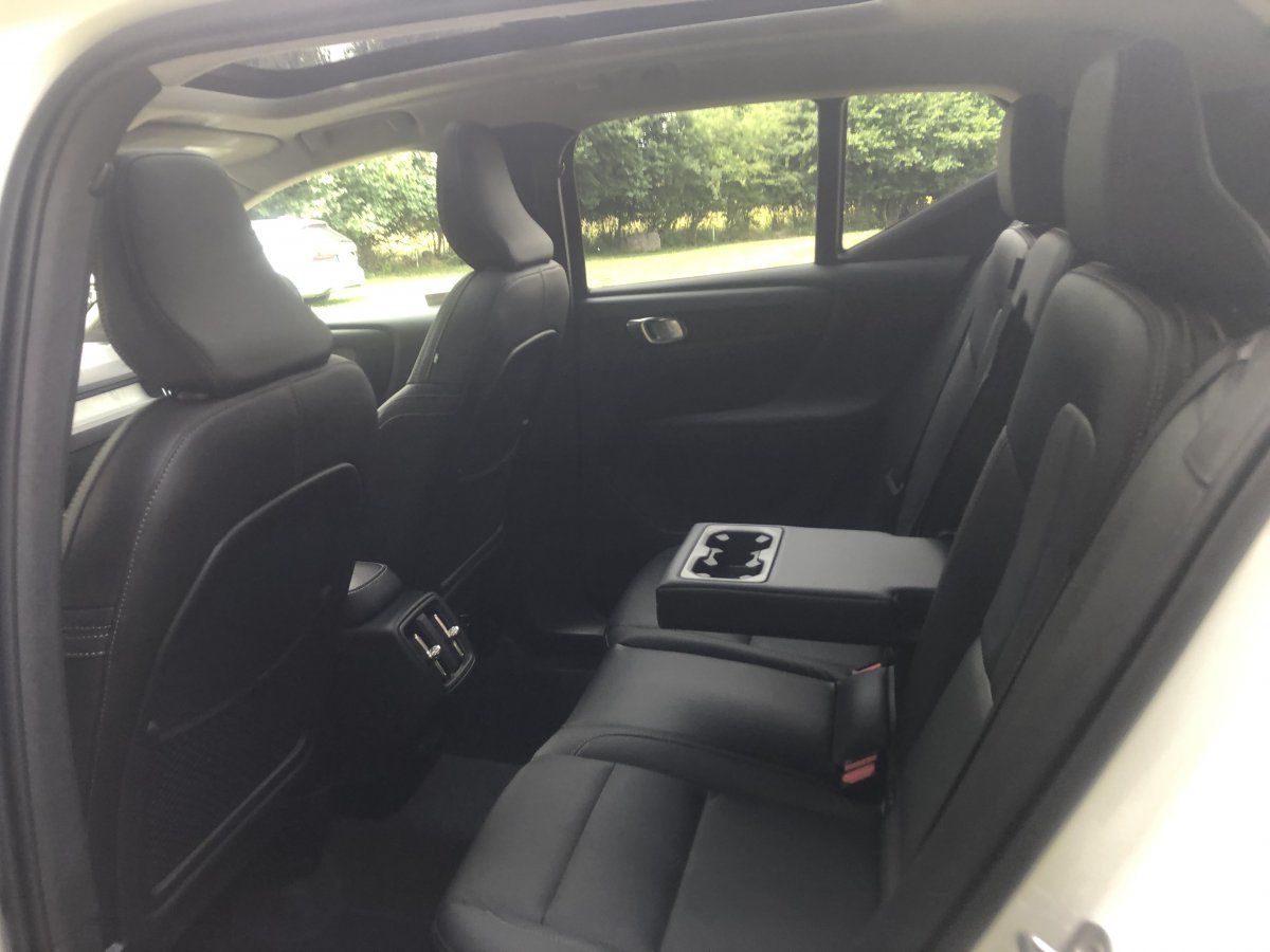 Volvo XC40 B4 Plus Dark - Samsaru's Car Outlet