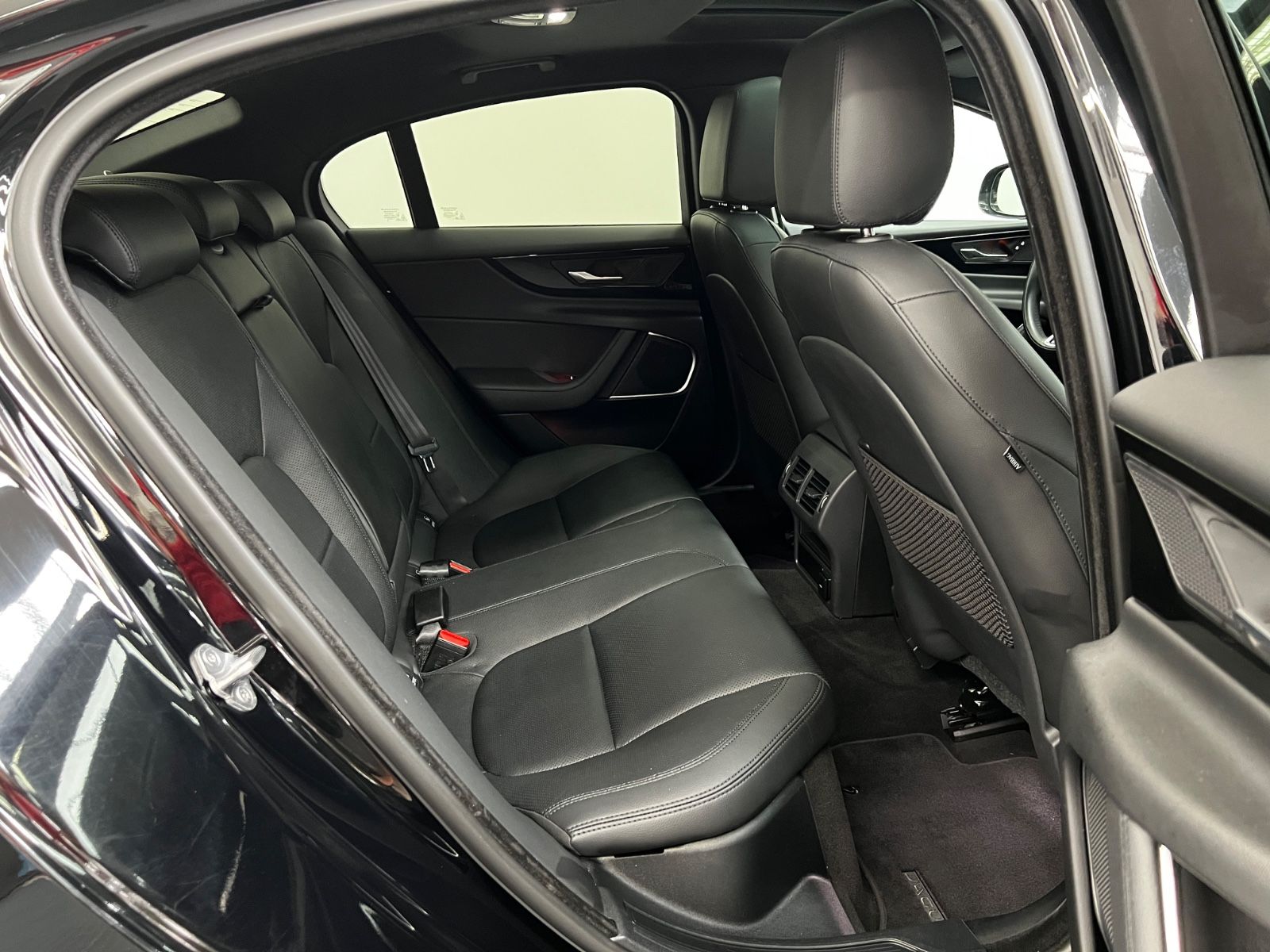 Jaguar XE S  AWD 4x4*LEDER*PANO*LED*NAVI*ACC*360°CAM*
