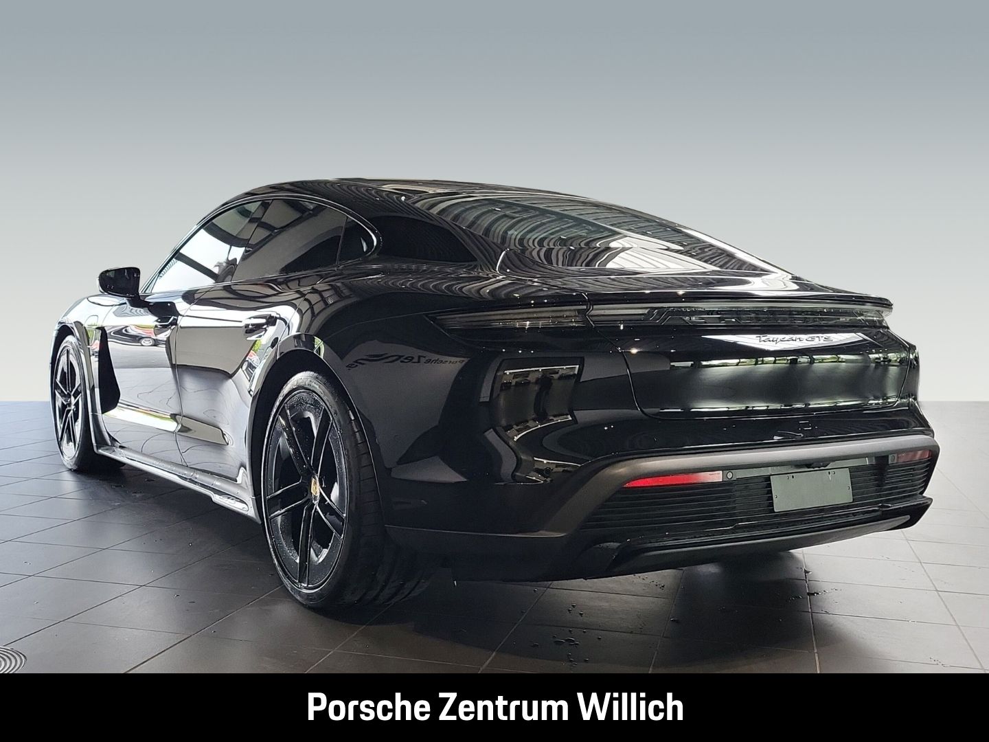 Porsche Taycan GTS HA-Lenkung Active-Ride Head-Up