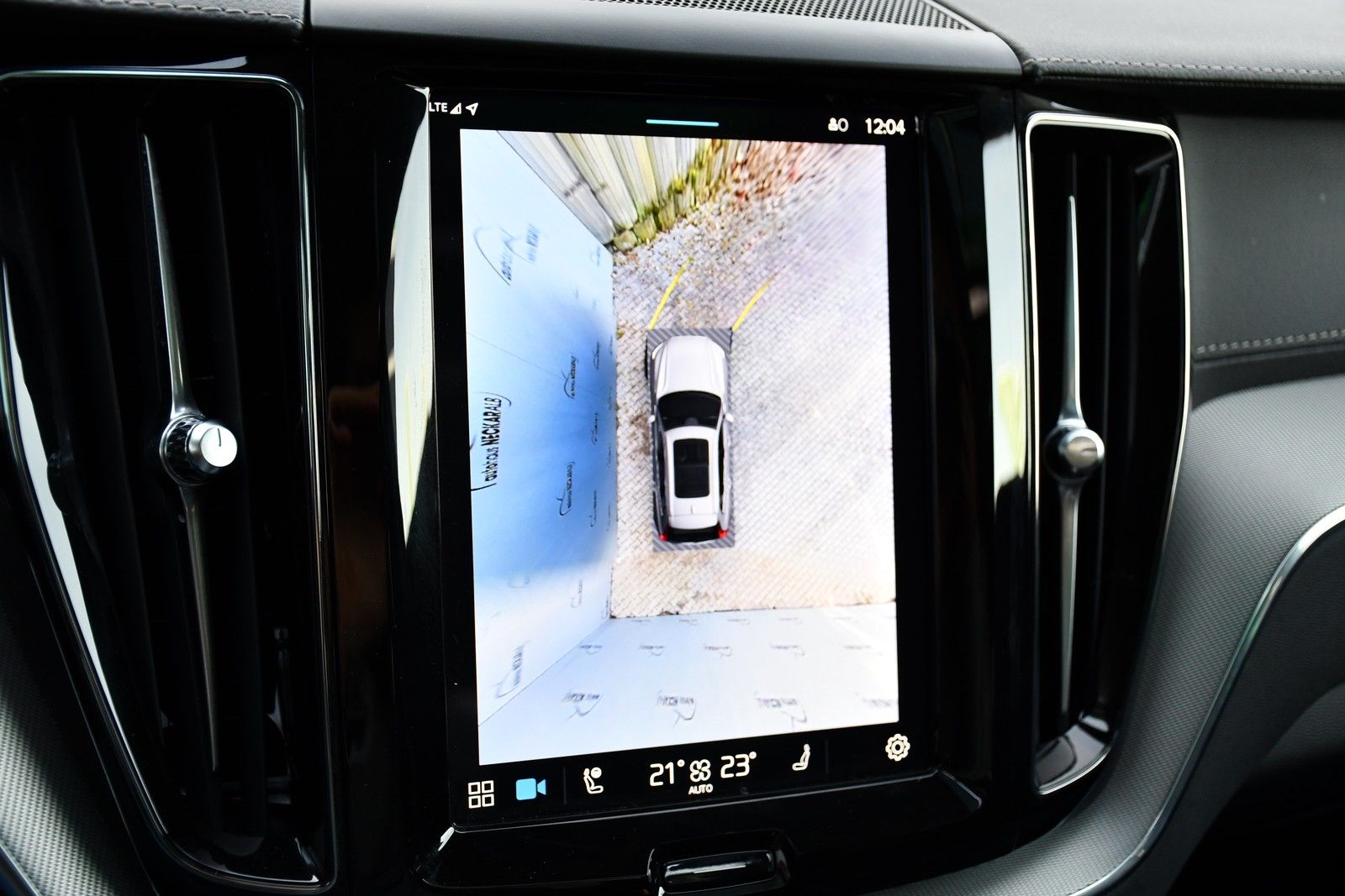 Volvo XC60 Ultimate Dark AWD*AHK*Head-Up*360°Kamera*Pa