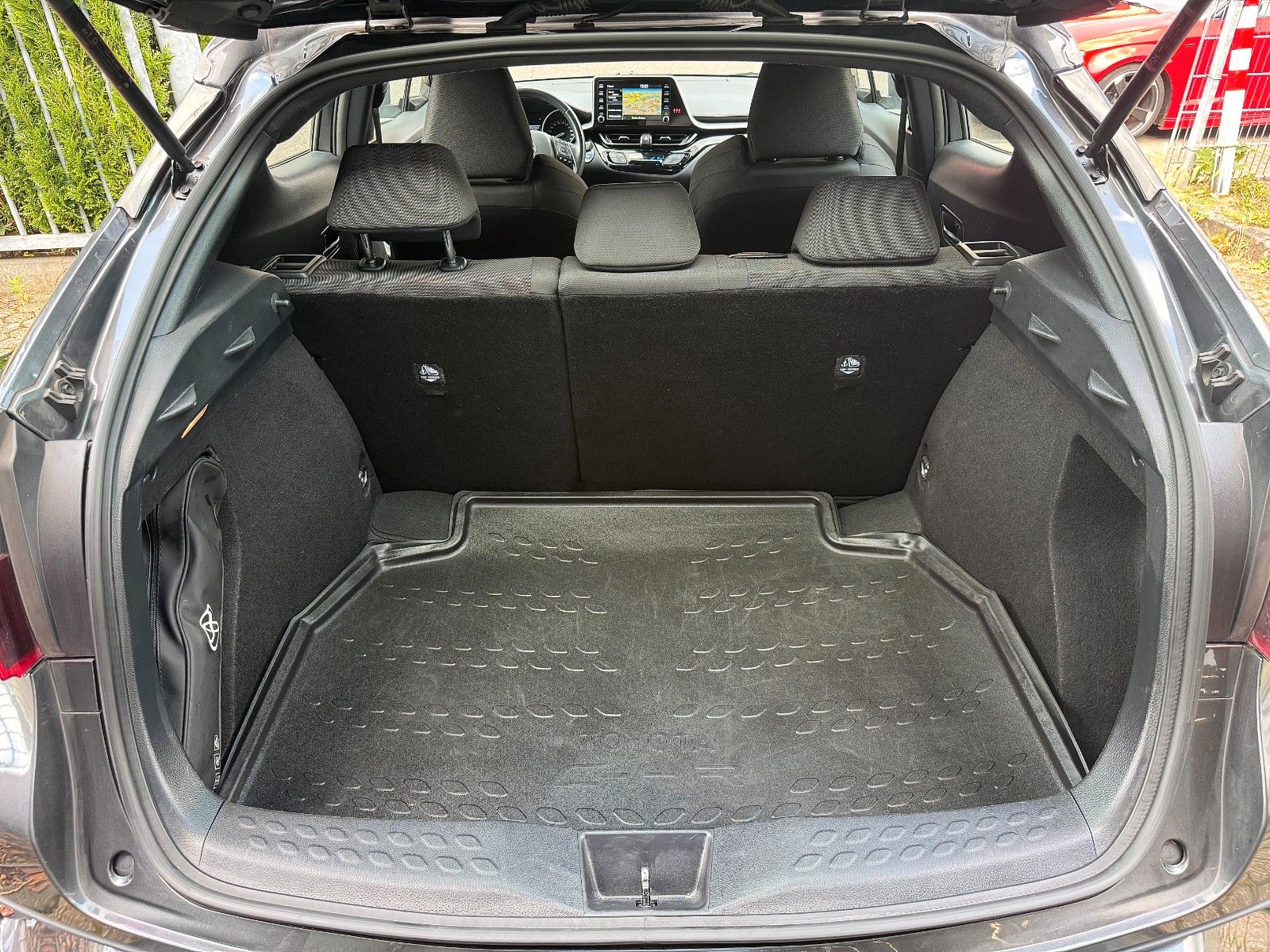 Toyota C-HR Hybrid Business Edition - Samsaru's Car Outlet