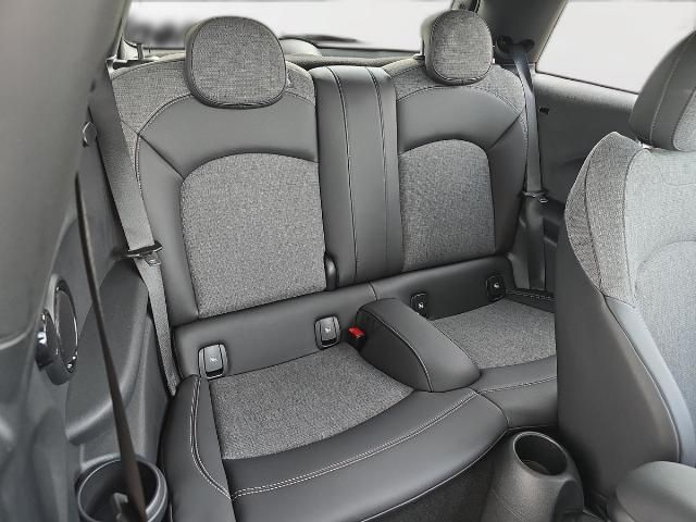 MINI Cooper S - Samsaru's Car Outlet