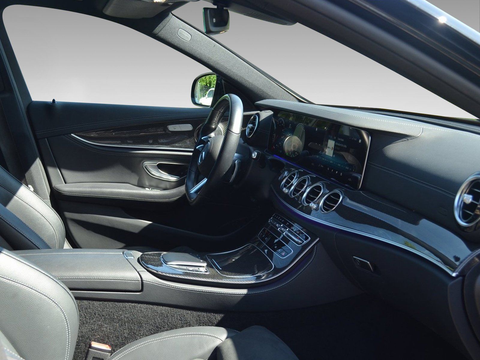 Mercedes-Benz E 300 de Lim AMG - Samsaru's Car Outlet