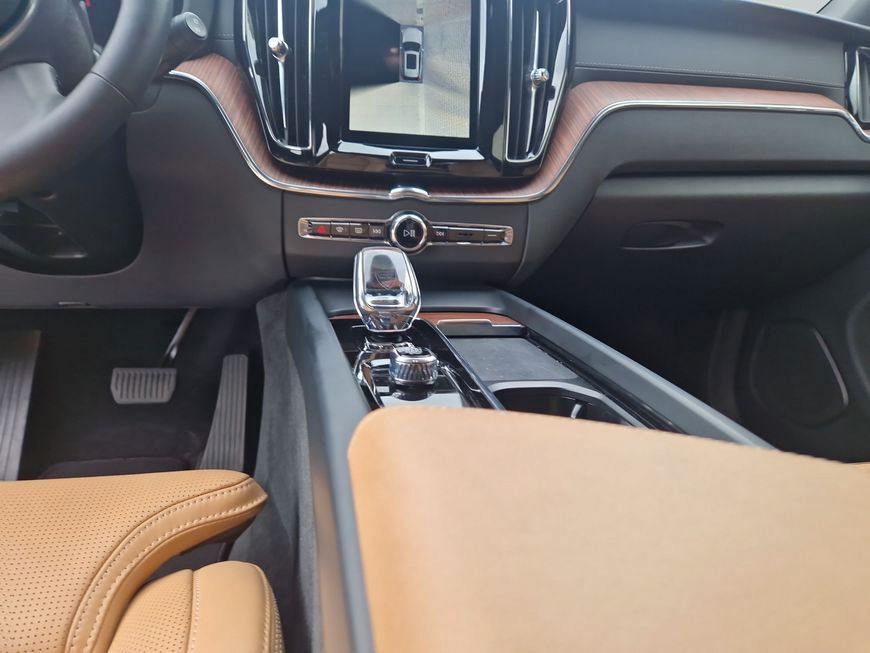 Volvo XC60 B4 D AWD Ultimate Dark Standheiz Nappa Led.