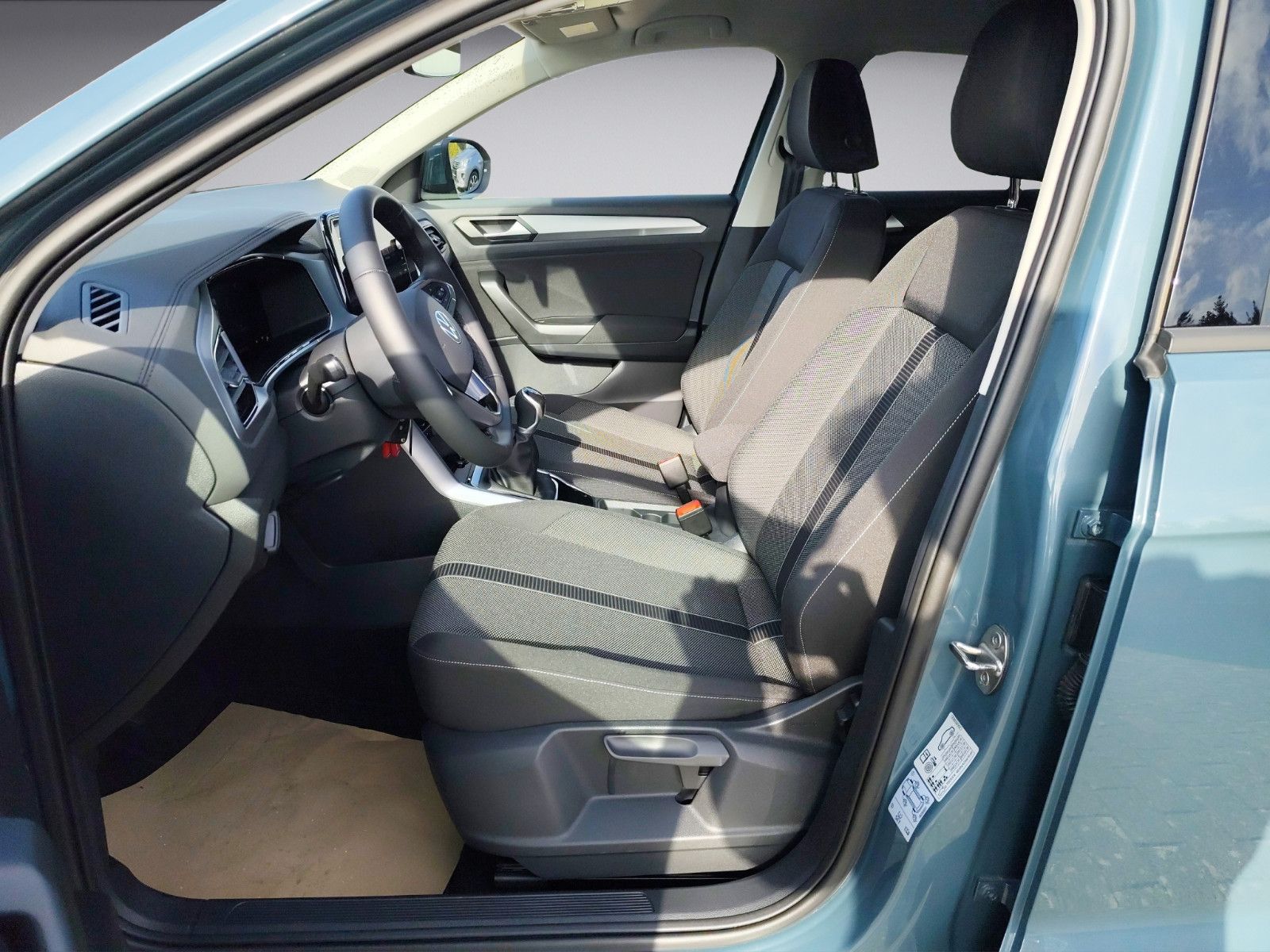 Volkswagen T-Roc 1.0 Life - Samsaru's Car Outlet