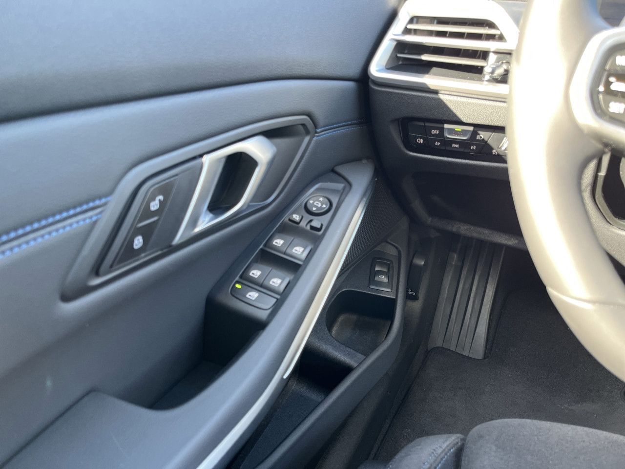 BMW 330i xDr T M SPORT AdLED,AHK,360°,HiFi,HUD,St