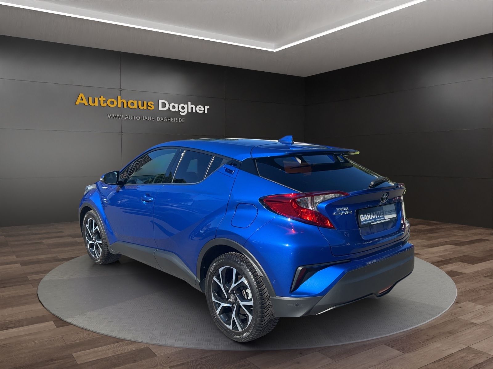 Toyota C-HR Hybrid Club - Samsaru's Car Outlet