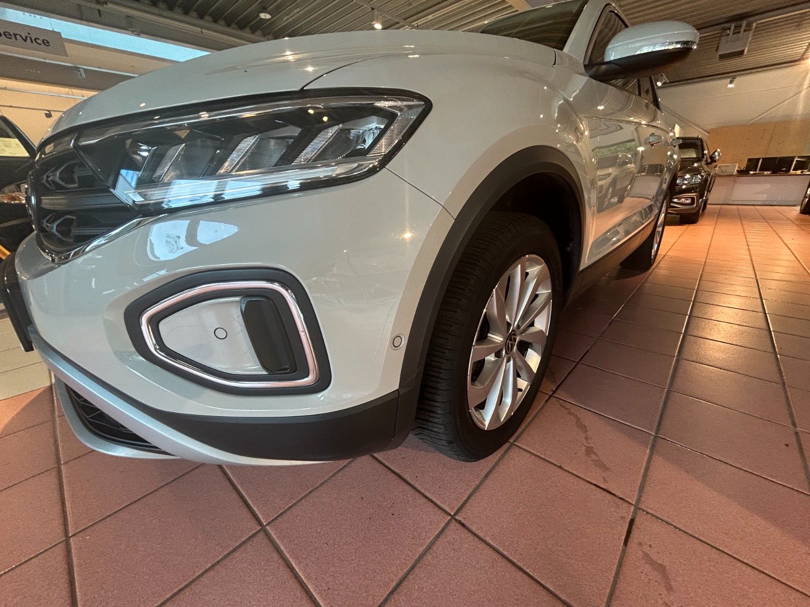 Volkswagen T-ROC Life - Samsaru's Car Outlet