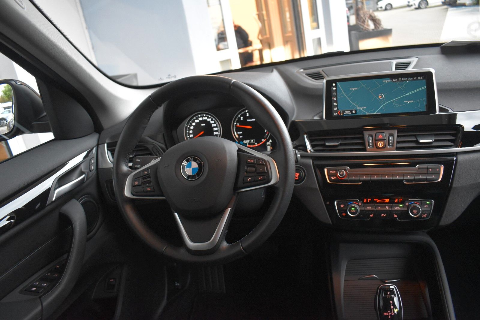 BMW X1 xDrive20i Aut. Advantage - Samsaru's Car Outlet