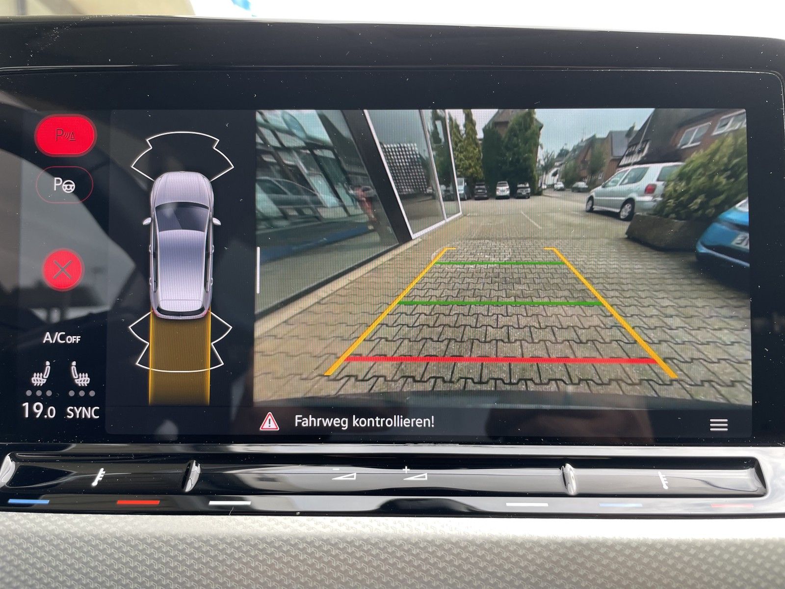 Volkswagen Golf VIII Move eTSI - Samsaru's Car Outlet